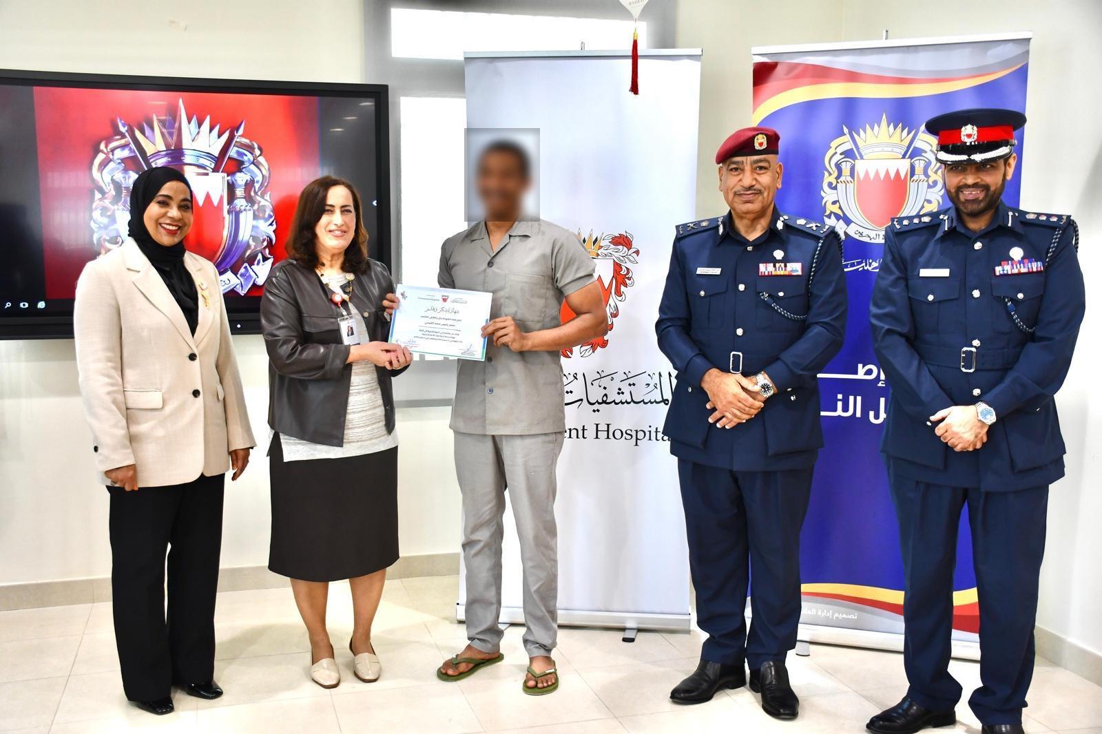  مدير عام الإدارة العامة للإصلاح والتأهيل يكرّم النزلاء المشاركين في دورة مهارات الحياة<